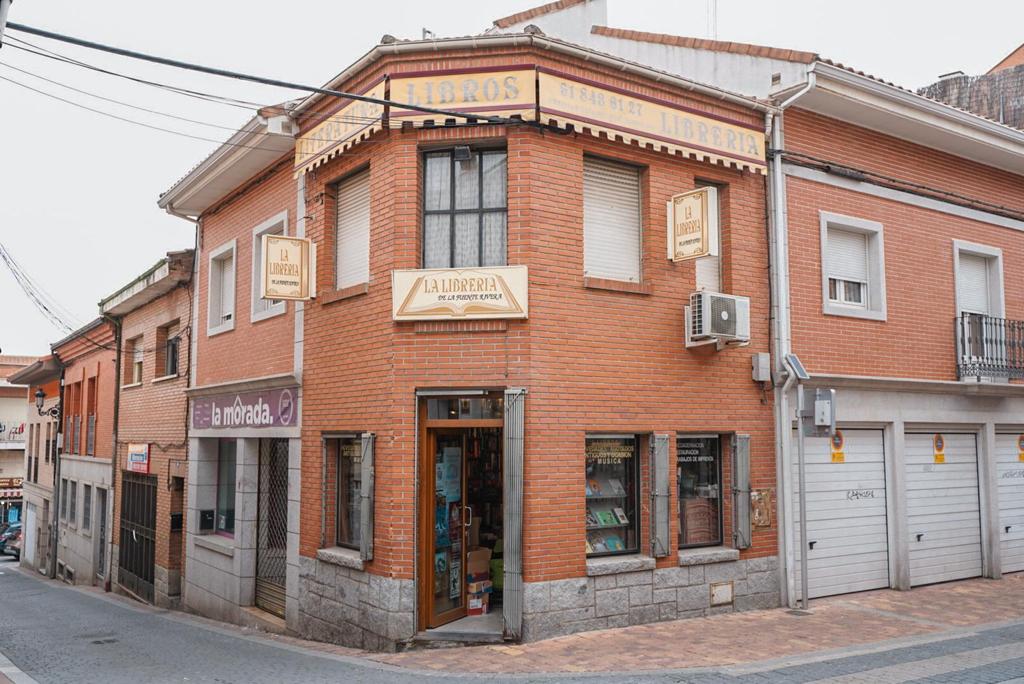 LIBRERIA DE LA FUENTE.jpeg