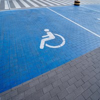 Ampliar 'Estacionamiento de vehículos para personas con diversidad funcional'