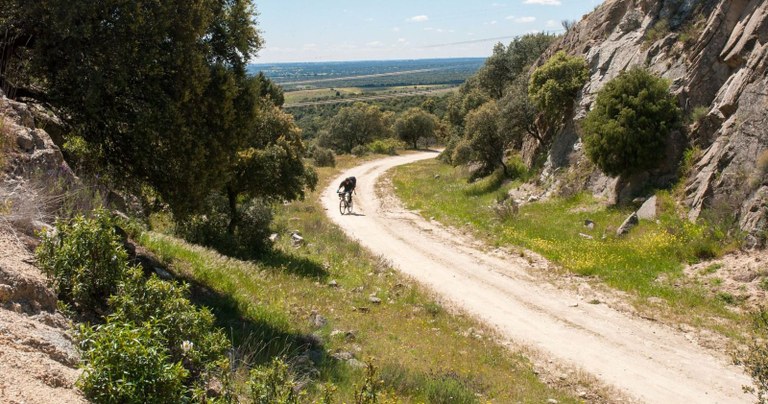 Ampliar '8rutas.es deja de prestar servicio temporalmente para implementar la actualización que la convertirá en la mayor red de rutas a pie y en bici de la Comunidad de Madrid'