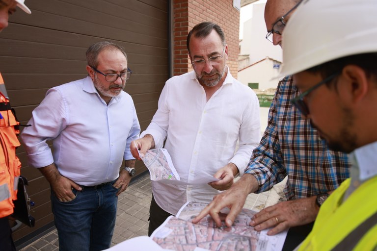 Ampliar 'Avanzan a buen ritmo las obras de remodelación integral de las calles Navalaosa y Camelias'