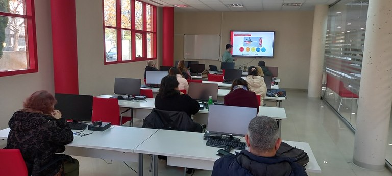 Ampliar 'Colmenar Viejo impulsa la transformación digital con el programa Madrid Aula Digital'