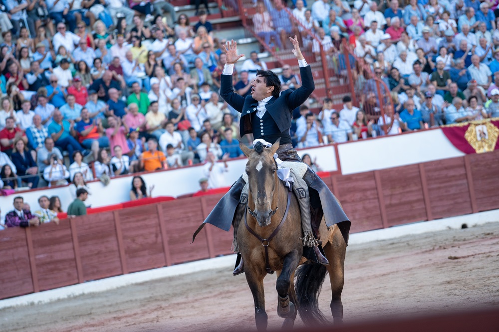 09-01_Lunes_Toros-rejoneo.jpg