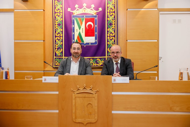 Ampliar 'El Alcalde envía una carta al Delegado del Gobierno para pedir aclaraciones sobre el proceso de regularización y su impacto en los servicios sociales municipales'