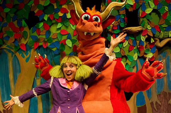 03-08_Nora y el dragón.jpg