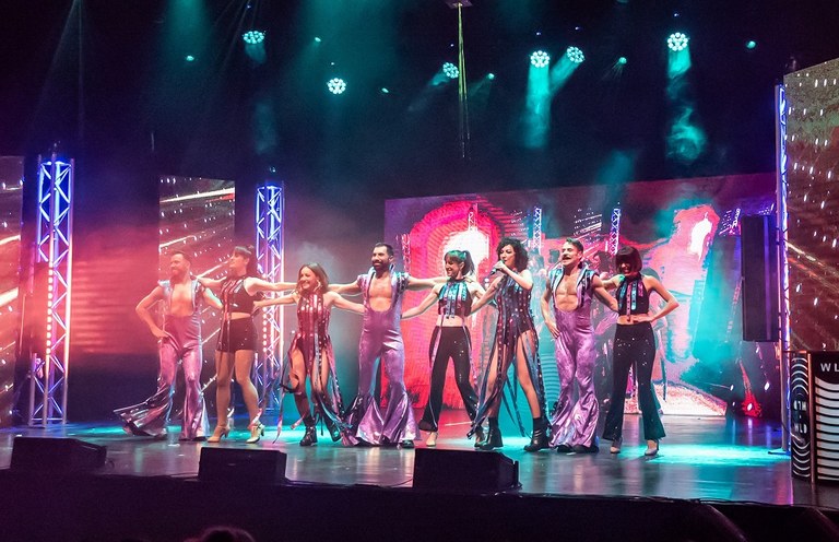 05-02_We love disco.jpg