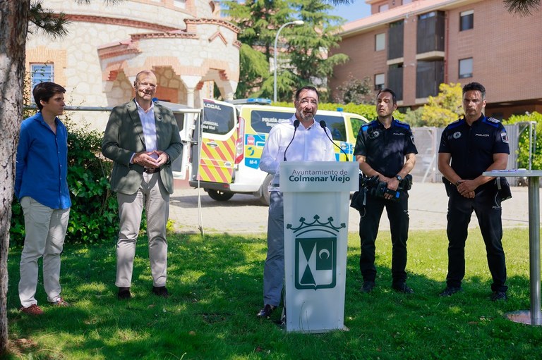 Ampliar 'El Ayuntamiento dota de ‘tablets’ a los agentes de la Policía Local para agilizar su labor e incrementar su eficacia'