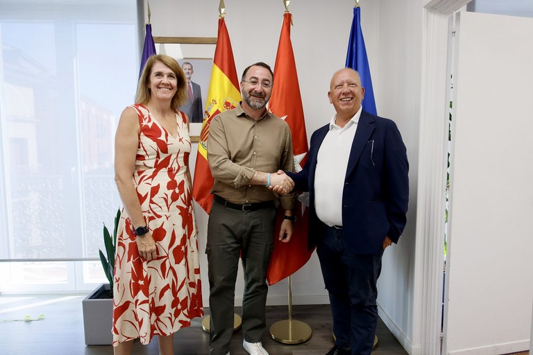Ampliar 'Firma de un nuevo convenio de colaboración con ASEYACOVI para dinamizar el comercio municipal'