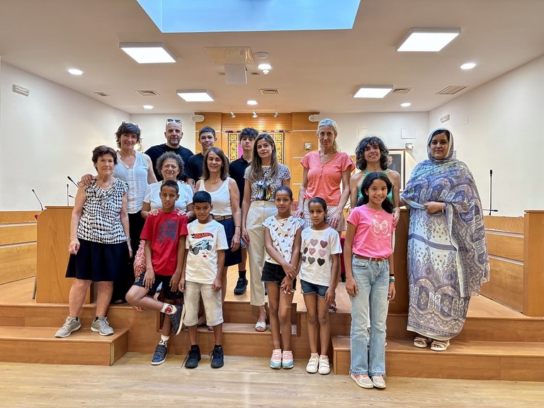 Ampliar 'El Ayuntamiento recibe a los niños y niñas saharauis que pasarán el verano con familias de acogida del municipio'