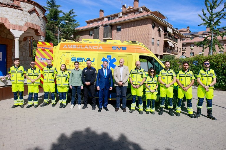 Ampliar 'El Ayuntamiento renueva el servicio de emergencias municipal con el estreno de una nueva ambulancia'