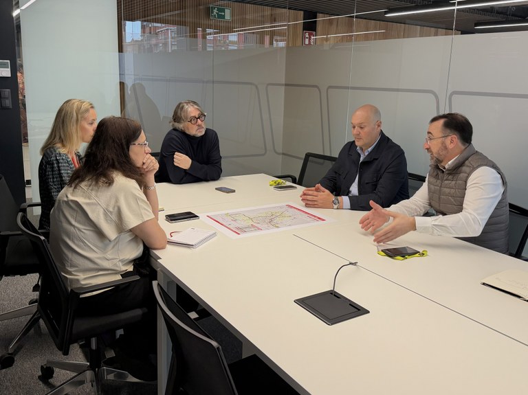 Ampliar 'El Ayuntamiento se reúne con el Consorcio Regional de Transportes para abordar mejoras en la movilidad del municipio'
