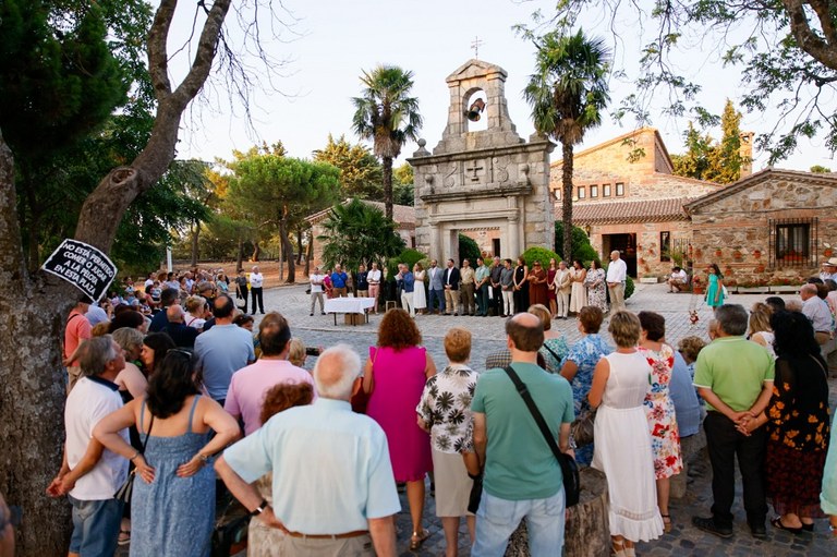 Ampliar 'Este fin de semana: piscina de verano y cine al aire libre'
