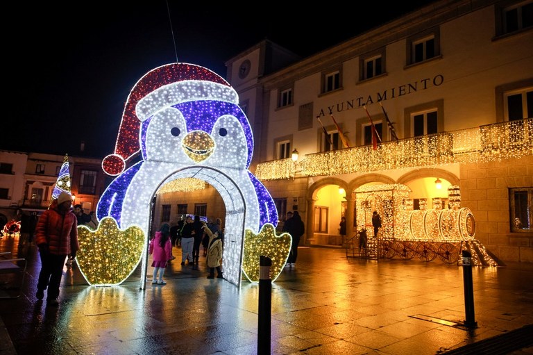 Ampliar 'Este fin de semana se inaugura Villa Navidad, se abre la Pista de Hielo y se celebra la maratón solidaria 'Una caña, una ilusión''