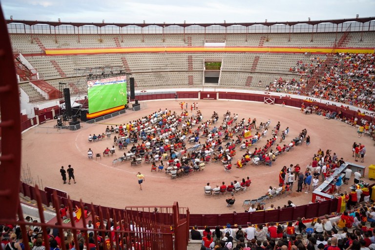 Ampliar 'Este fin de semana, ven a la Plaza de Toros a apoyar a la Selección Española en la final del Mundial de Fútbol. Además, las Nocturnas, fiestas del barrio de la Magdalena, Carrera-Marcha Nocturna y bailes de verano'