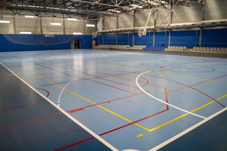 Ampliar 'Finalizan las obras de renovación del pavimento de la pista deportiva del Pabellón B del Lorenzo Rico'