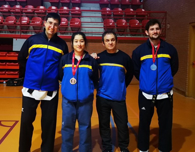 Ampliar 'Los colmenareños Jose María González y Peggy Mendoza medallistas en el Campeonato de Madrid de Taekwondo'