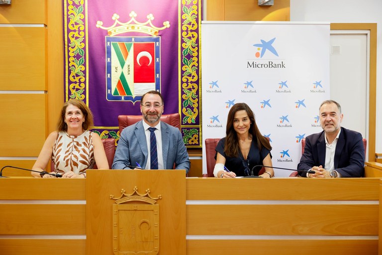 Ampliar 'Nuevo impulso al emprendimiento en Colmenar Viejo gracias al convenio firmado con MicroBank'