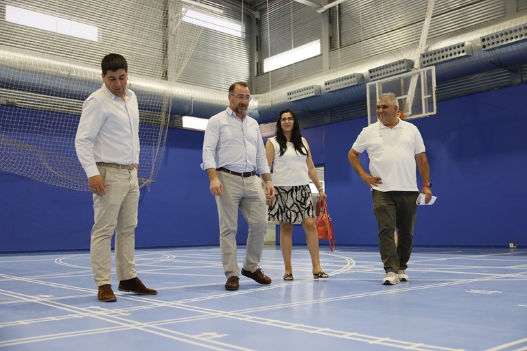 Ampliar 'Se han iniciado las obras para la renovación del pavimento deportivo de la pista del Pabellón B del ‘Lorenzo Rico’'