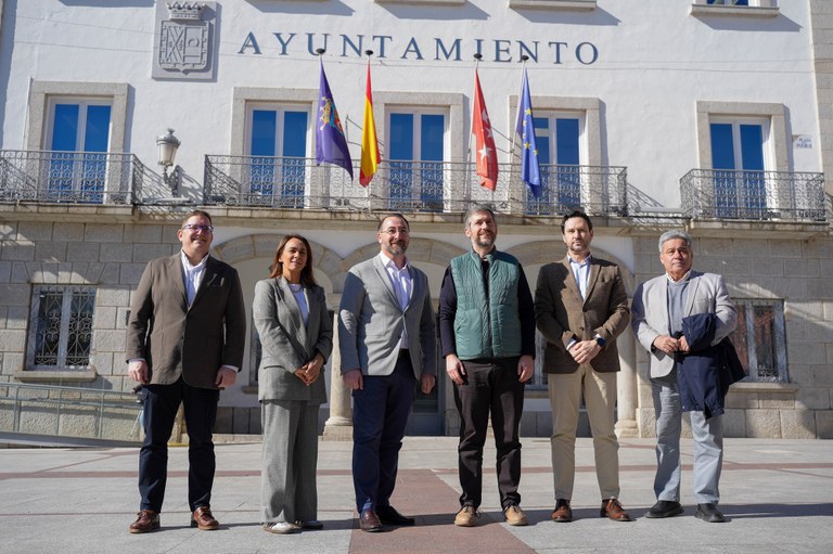 Ampliar 'Visita a las actuaciones viarias financiadas por el Programa de Inversión Regional (PIR) y la parcela del futuro matadero'